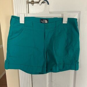 The North Face Women's Vibrant Teal Cargo Shorts size 8